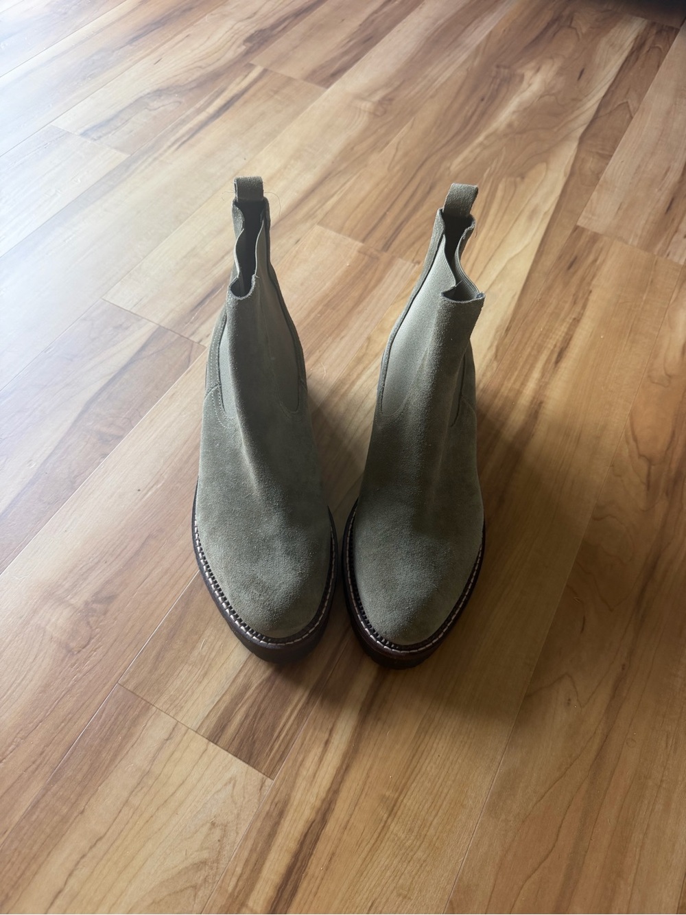 Women's Suede Chelsea Boots - Olive Green